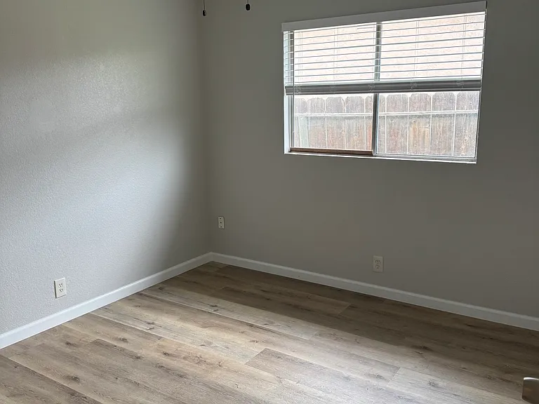 Eagle Ln — Photo 9