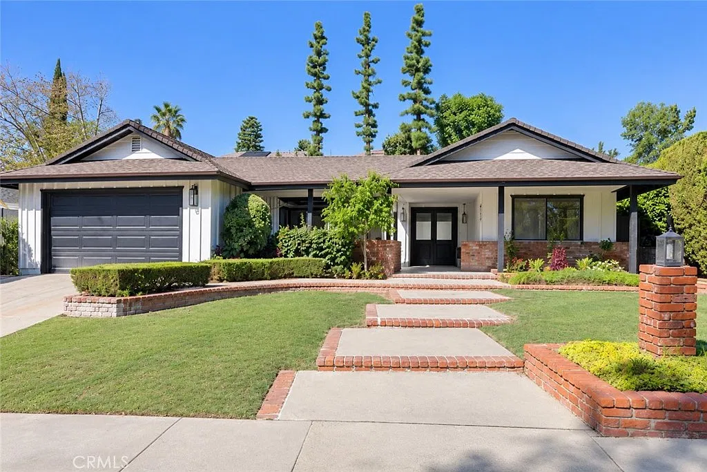 5 bed, 2.5 bath, 2401 sqft, $7,450 — Photo 1