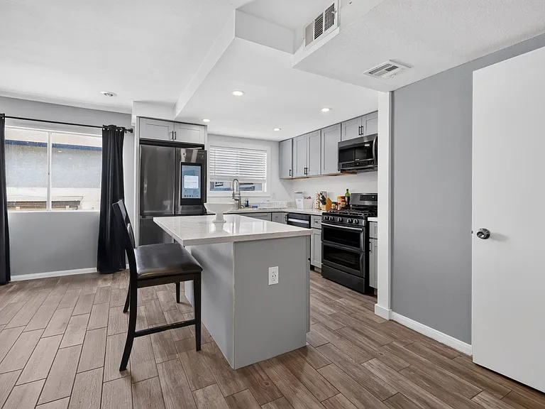 9540 Sepulveda Blvd #11 — Photo 6