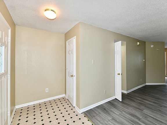 5th image of 348 Winterset Way