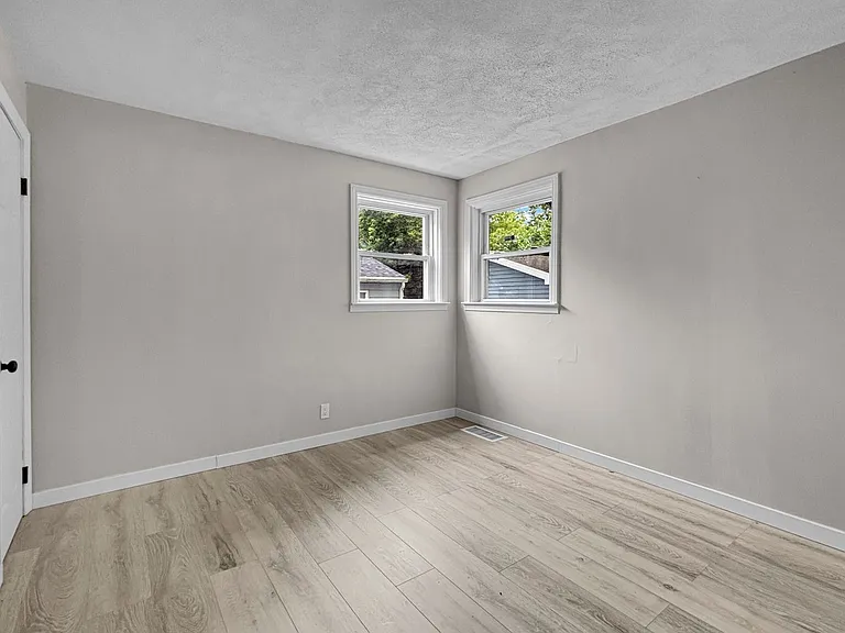 2100 Dawson Ave NE — Photo 9