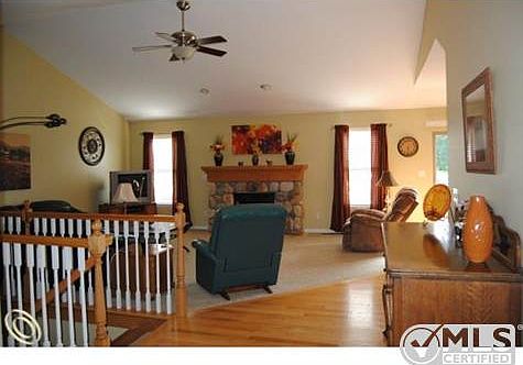 Entry to Living Room 3341 Whispe