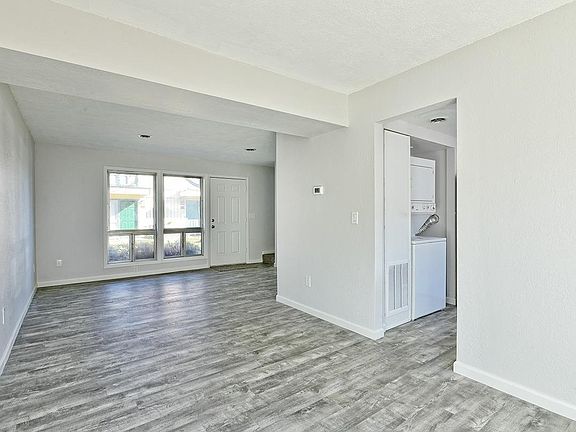 4th image of 181 Northridge Ter