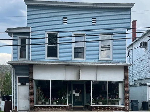 109 N Main St, Edinburg, VA 22824