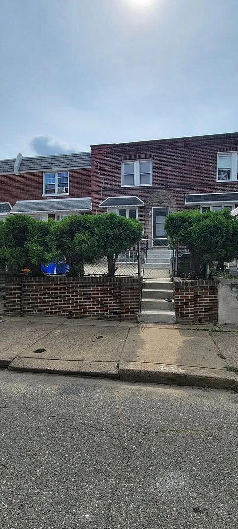 Beautiful Home - Holmesburg — Photo 1