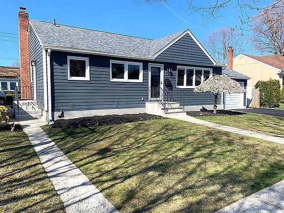 3rd image of 84 Kathleen Dr N