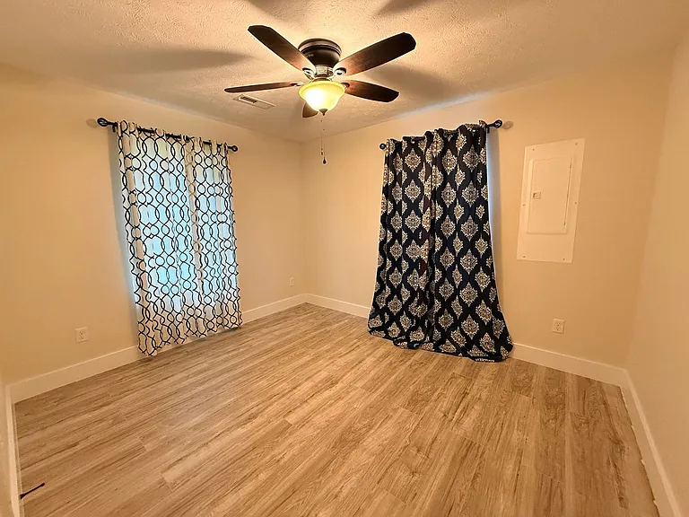 400 Gayle Way — Photo 5