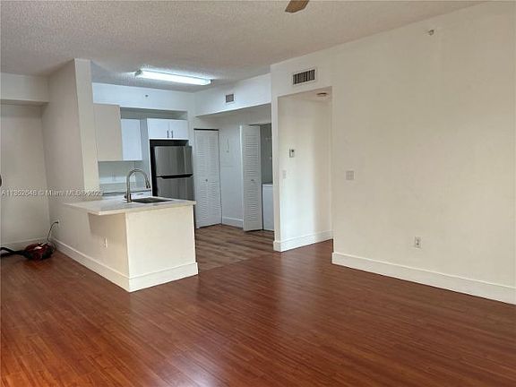 5th image of 6992 SW 39th St APT I202