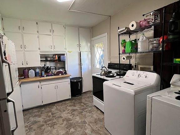 3rd image of 102 2nd Ave NW