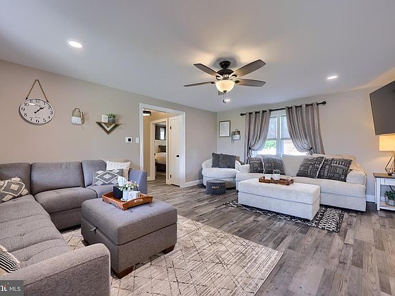 4th image of 345 W Carpenter Ave