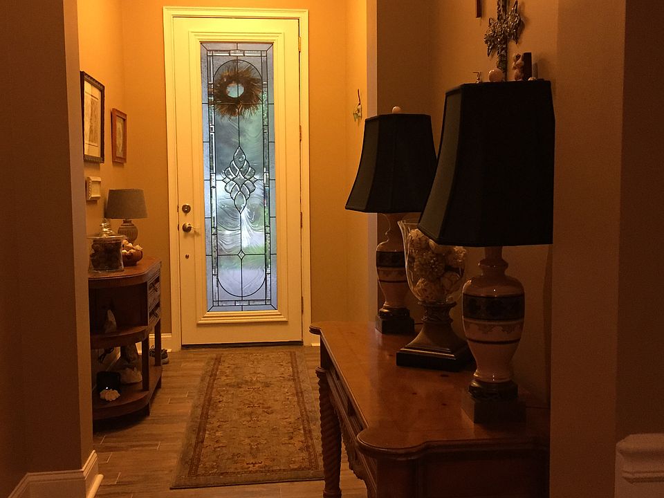 1st image of 125 W Village Dr