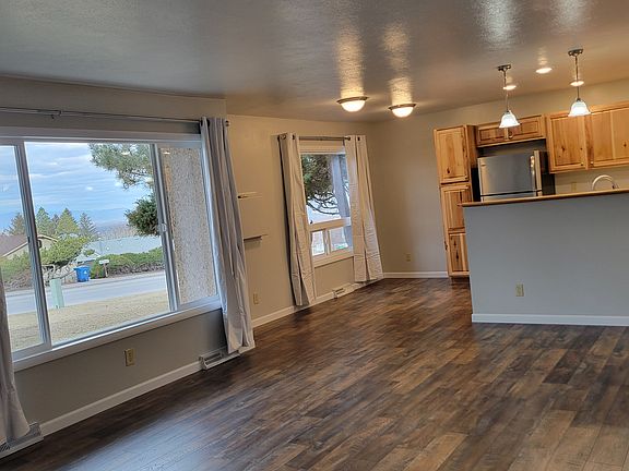 3rd image of 620 Whitaker Dr