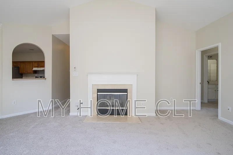 4 bed, 3.0 bath, 1903 sqft, $2,500 — Photo 3