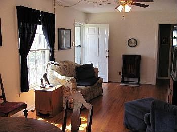 4th image of 1416 N Wall St