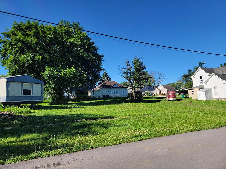2nd image of 108 W 4th St