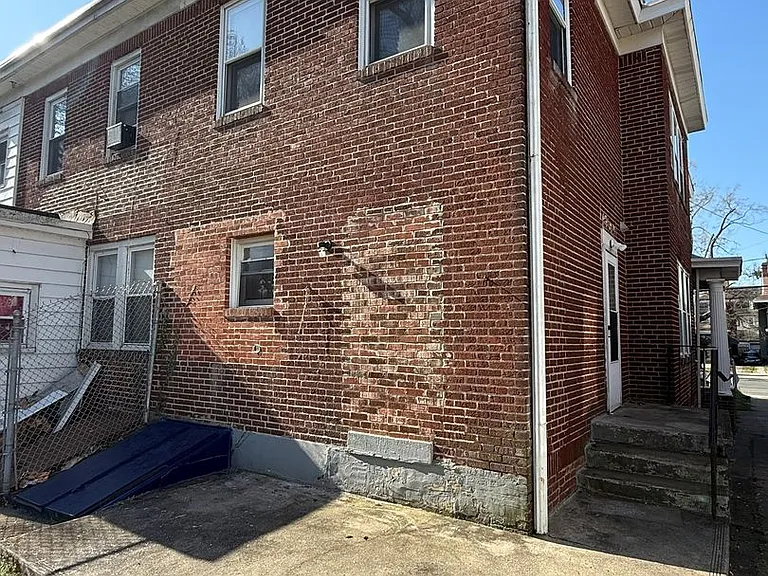1442 W State St — Photo 4