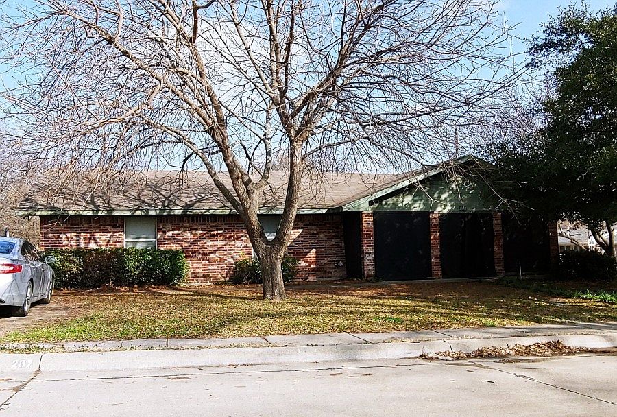 1st image of 207 Bourn Ave