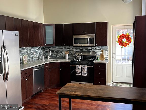 5th image of 802 Corinthian Ave #1