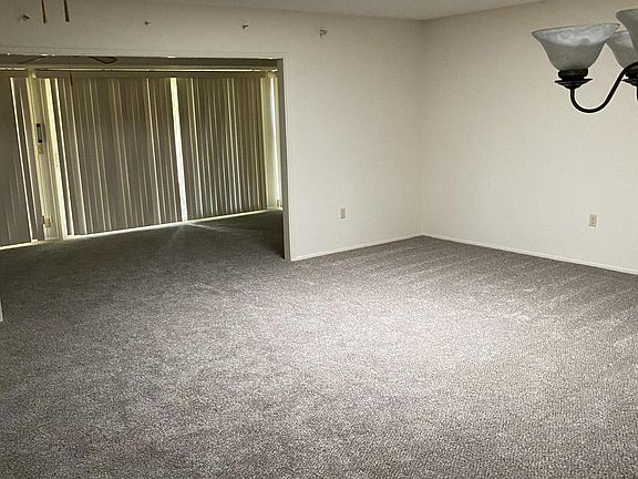 4th image of 10410 W Saratoga Cir