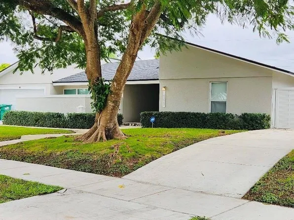 16323 SW 108th Ct, Miami, FL 33157