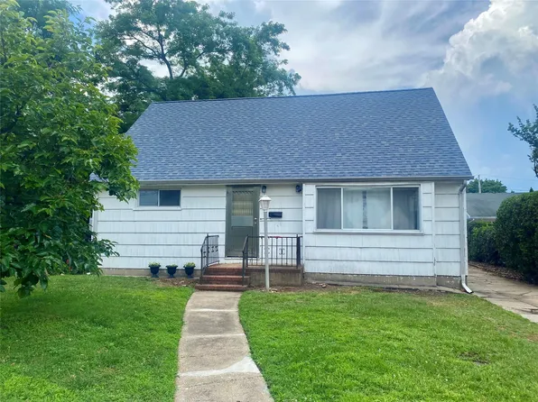 20 Howard Street, Hicksville, NY 11801