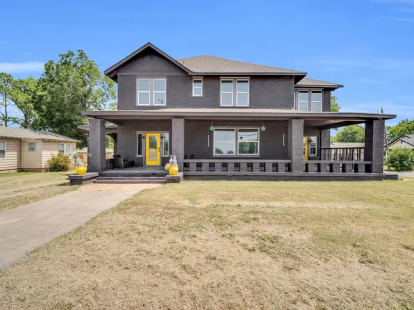 805 E Wise St, Bowie, TX 76230