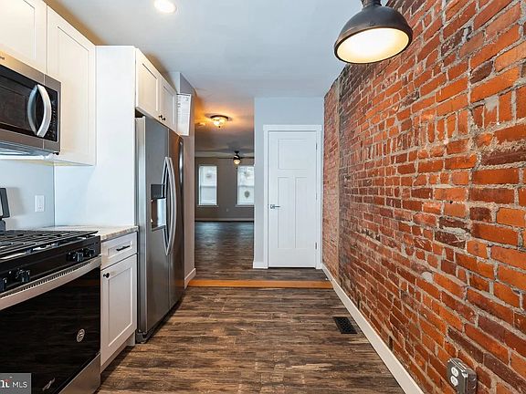 4th image of 1922 W 6th St