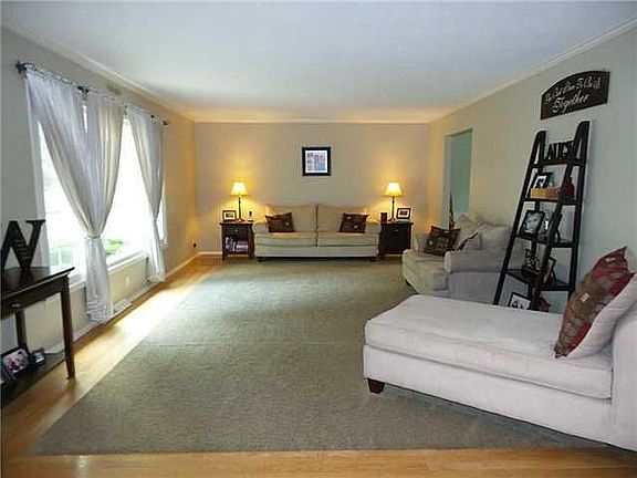 3rd image of 4502 Satinwood Dr