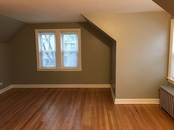 2nd image of 3136 N Paulina St APT 2