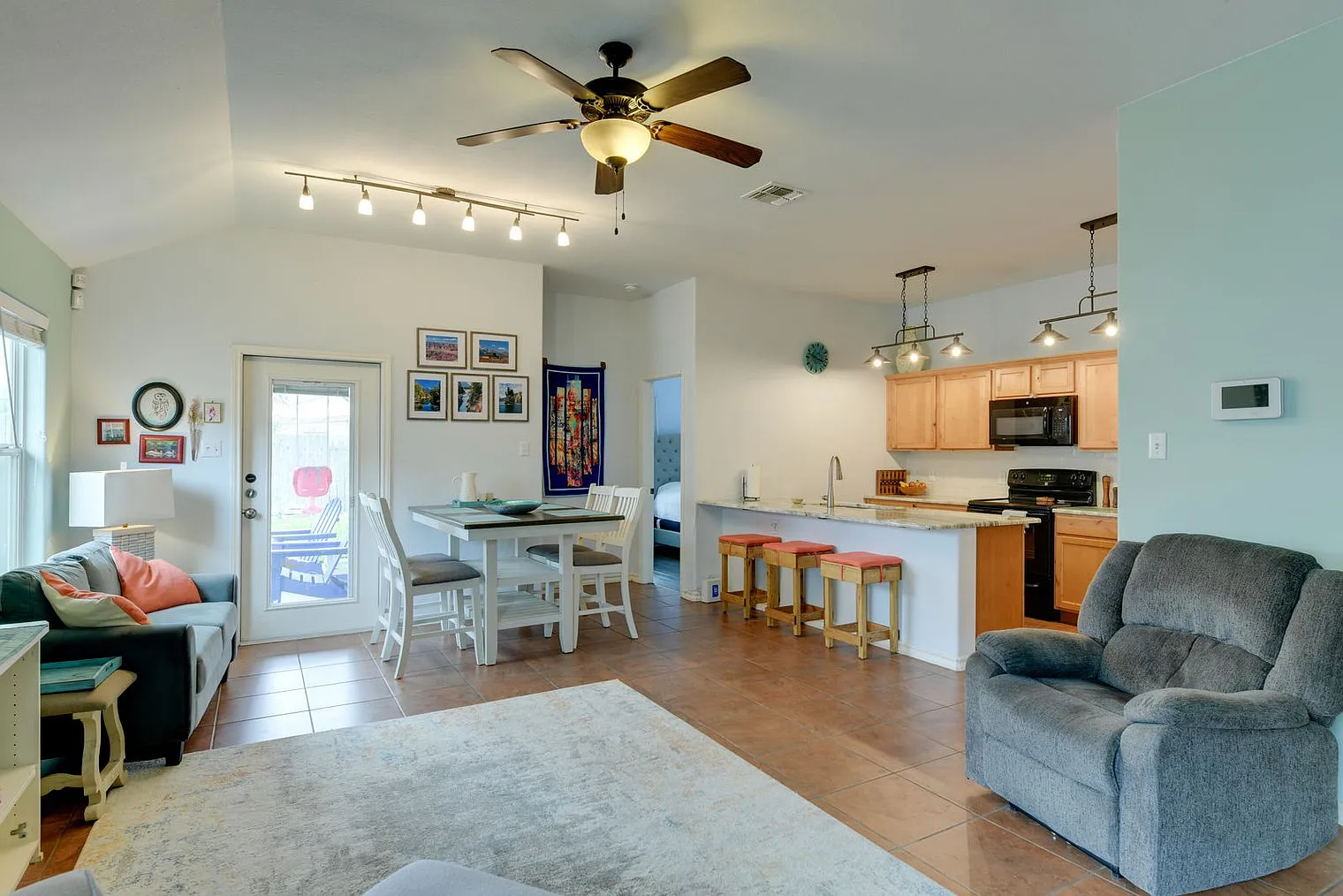 3 bed, 2.0 bath, 1399 sqft, $3,340 — Photo 1