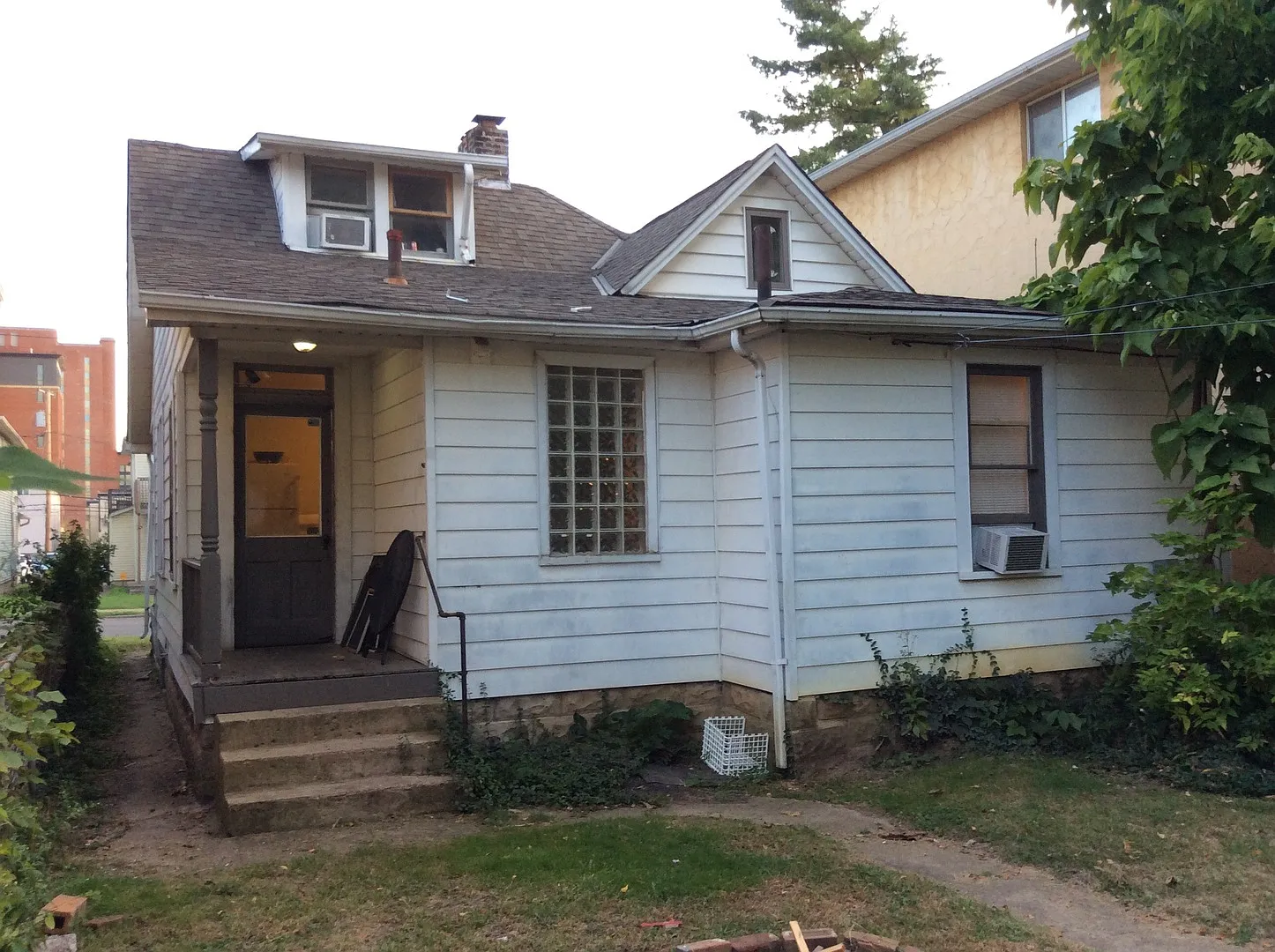 3 bedroom 1 bath single family home with yard. — Photo 3