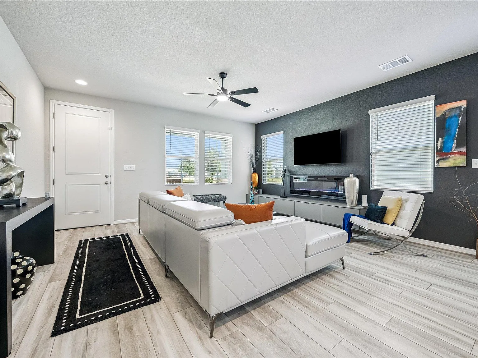 2 bed, 2.0 bath, 1326 sqft, $1,950 — Photo 2