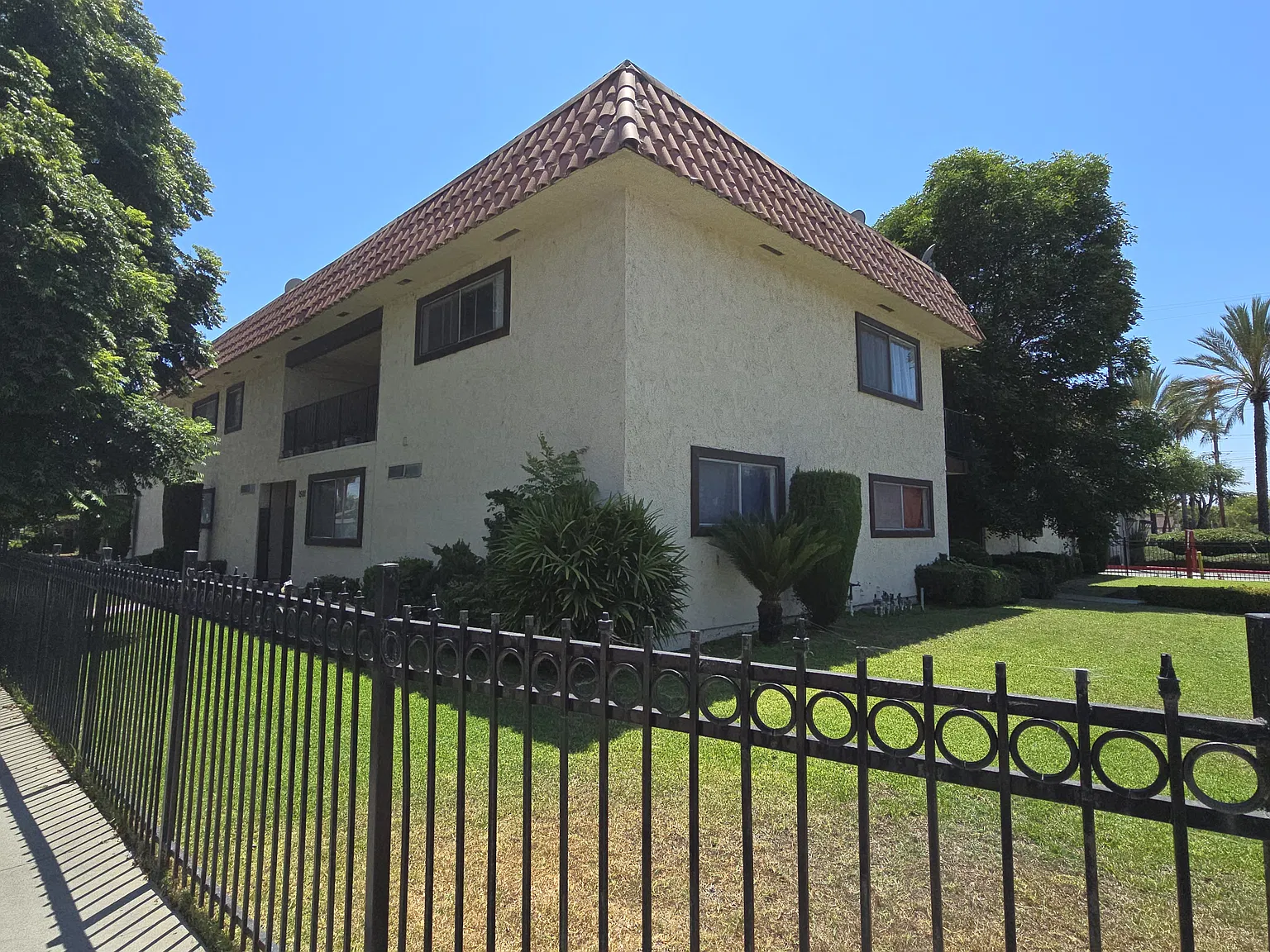 2 bed, 1000 sqft, $2,255 — Photo 1
