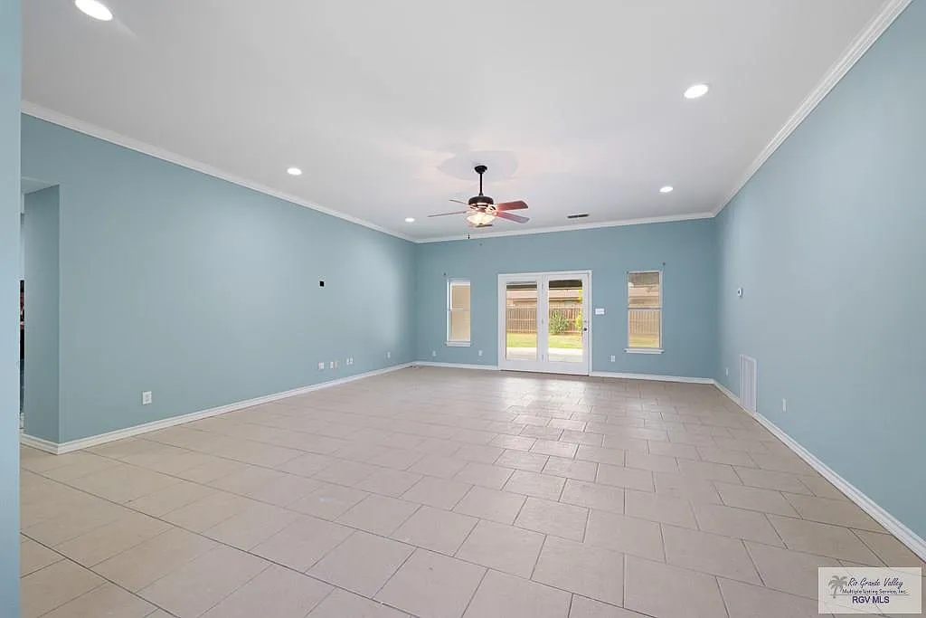 Building Photo - 5316 Palm Valley Dr N