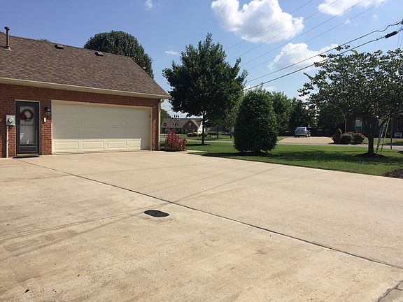 3rd image of 925 Hawksridge Dr