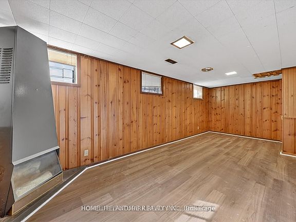 3rd image of 146 Oriole St