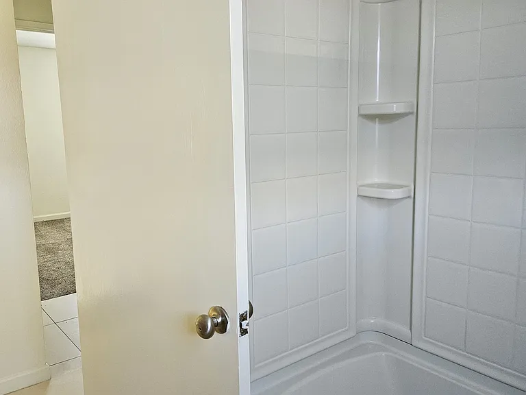 127 Villa Ct #6 — Photo 7