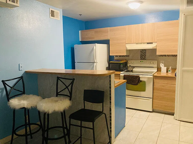 1381 E University Ave — Photo 1