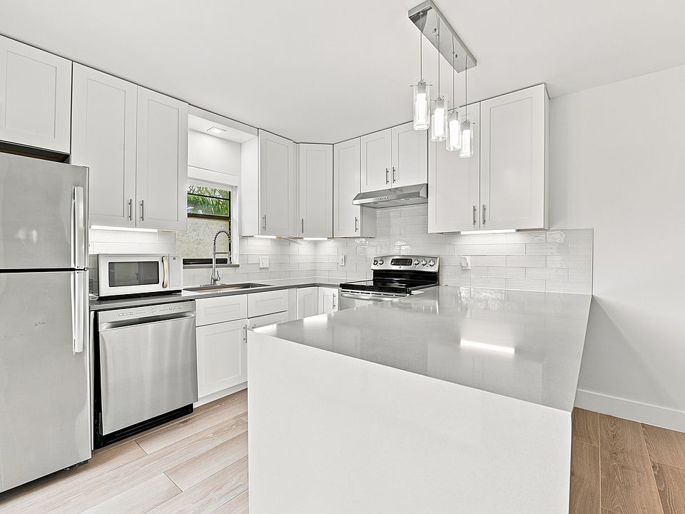 1st image of 2695 Albatross Rd N #100