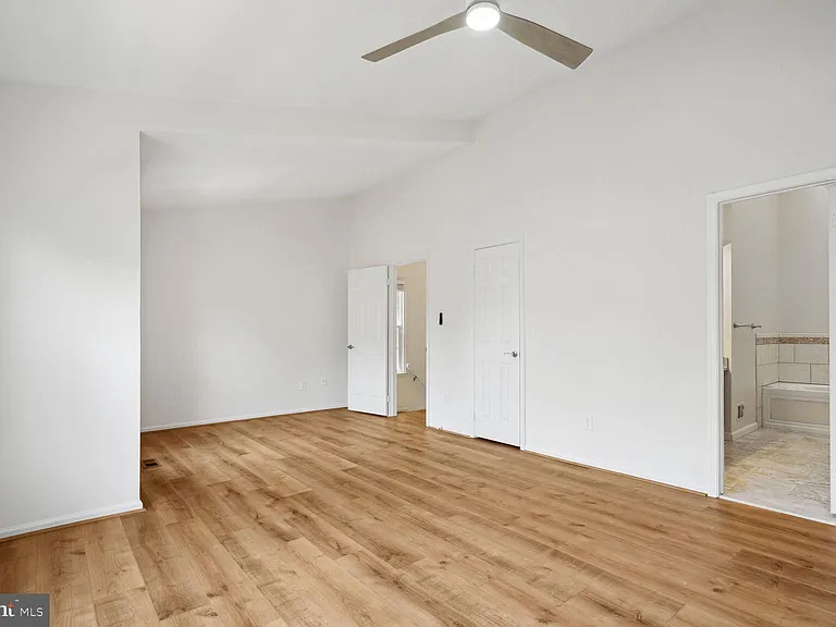 4138 Meadow Field Ct — Photo 12