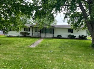 400 N 5th St, Malta, IL 60150