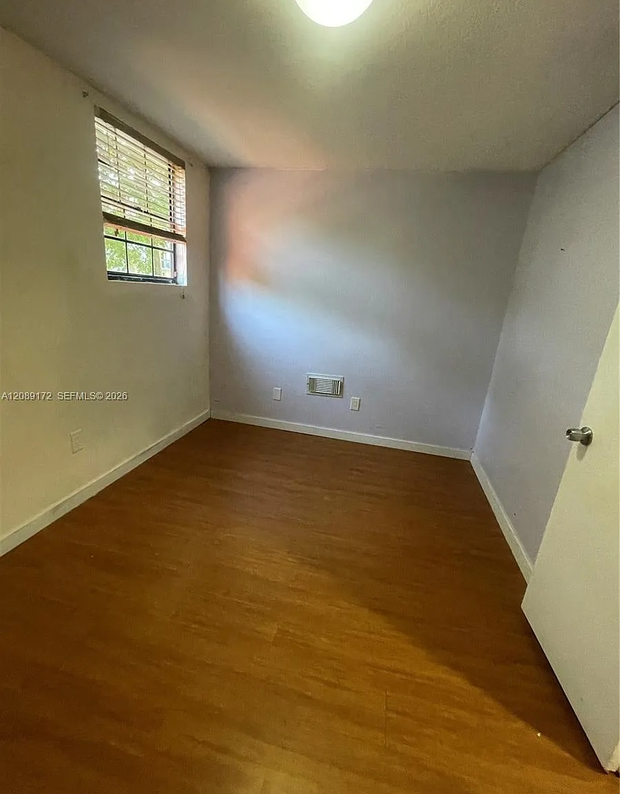 3 bed, 921 sqft, $2,600 — Photo 4