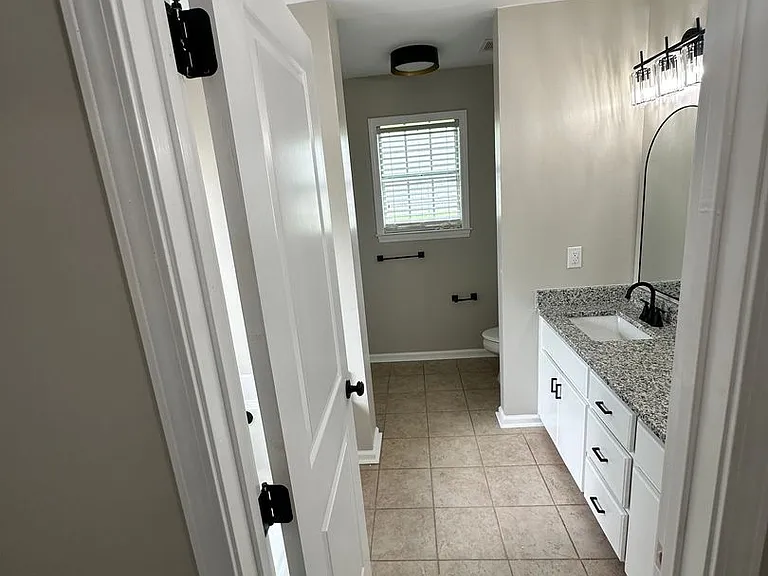 201 Belton Dr — Photo 15