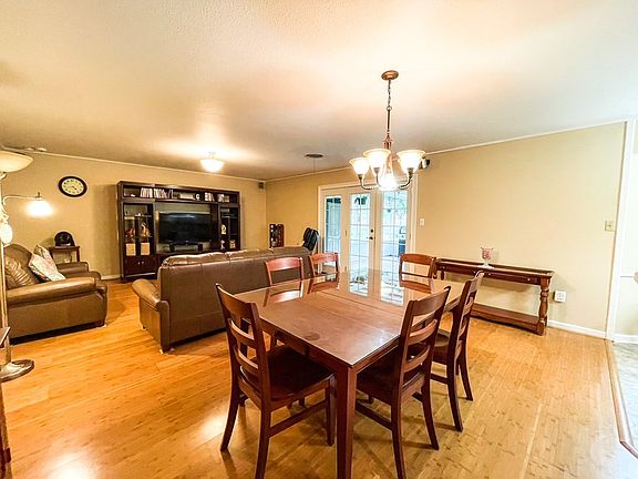 4th image of 2020 Candlewood Dr