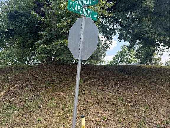 5th image of 101 S Claremont Ave