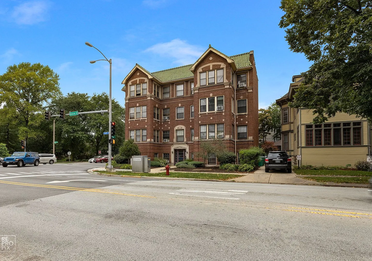 Sweet Oak Park One Bed in a Great Location — Photo 1