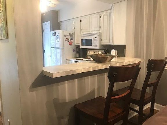5th image of 129 Durwood Rd Unit E