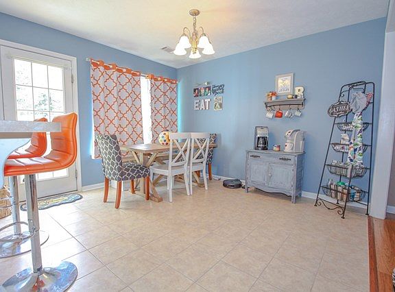 3rd image of 132 Fox Haven Dr
