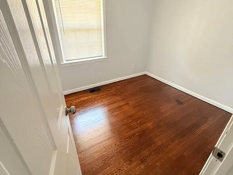 114 Delmoor Dr NW — Photo 5