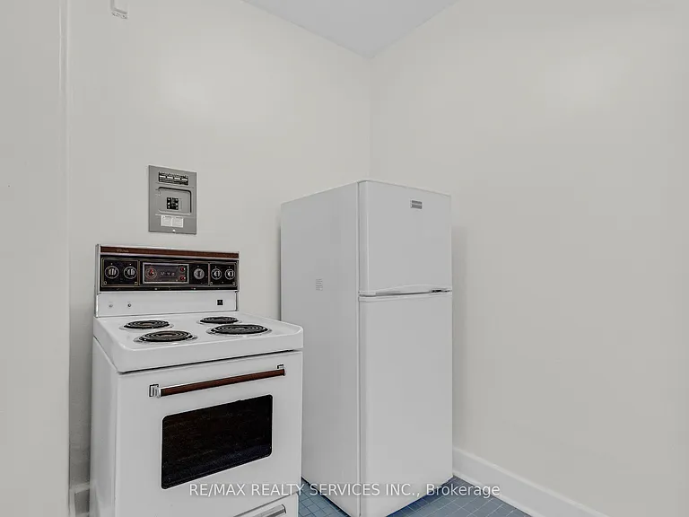 17 Webber Ave #2 — Photo 9